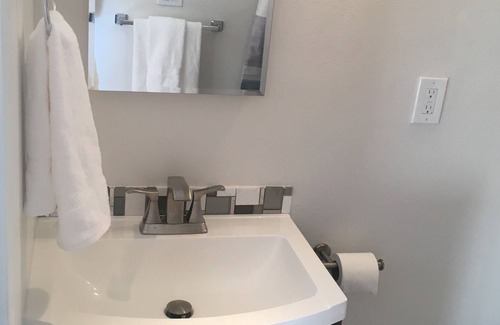 Noddin House | Private fully furnished Guest house w/ pool