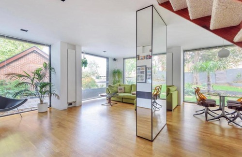 London Borough of Bromley House | Private getaway home in London