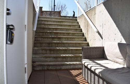 Central Lonsdale Apartment | Private Guest Suite in North Vancouver H912202172