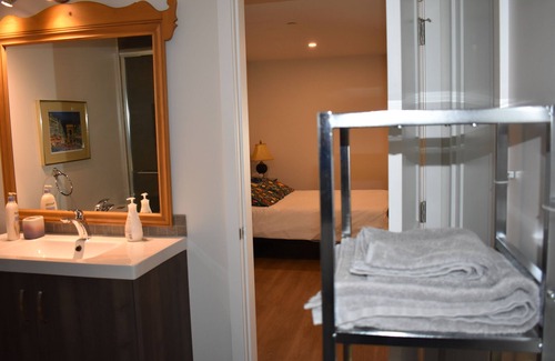 Central Lonsdale Apartment | Private Guest Suite in North Vancouver H912202172