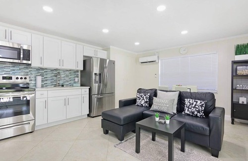 Hollywood Apartment | Private Guest suite with a beautiful view of the new hard rock hotel and casino