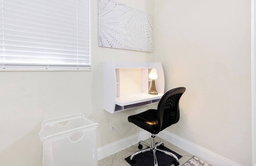 Hollywood Apartment | Private Guest suite with a beautiful view of the new hard rock hotel and casino