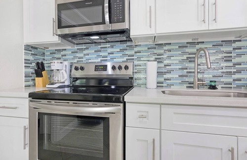 Hollywood Apartment | Private Guest suite with a beautiful view of the new hard rock hotel and casino