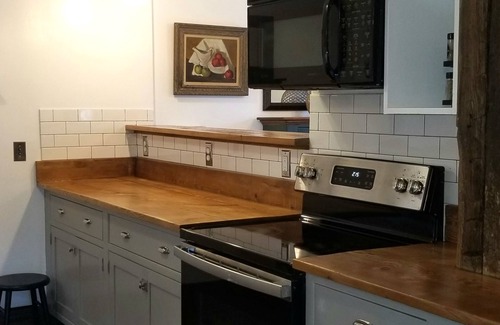 Pittsfield Apartment | Private Guest Suite in 1771 Farmhouse - 5 minutes to Jiminy Peak