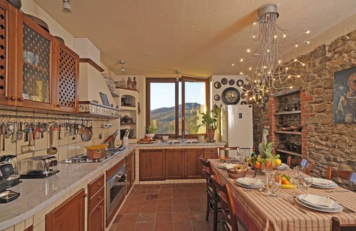 Groppoli House | Private hamlet with large park and shared swimming pool nearby for 17 people