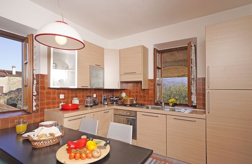 Groppoli House | Private hamlet with large park and shared swimming pool nearby for 17 people