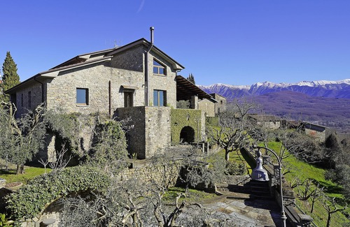 Groppoli House | Private hamlet with large park and shared swimming pool nearby for 17 people