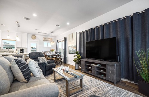 Safe Harbor House | Private heated pool, boat parking, near the beach!