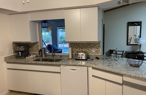 North Port House | Private Heated Pool; Healing Mineral Water Nearby