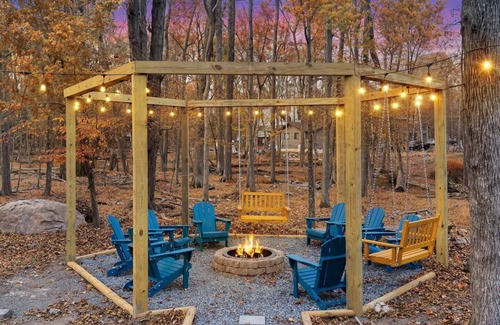 East Stroudsburg House | Private Heated Pool, Hot Tub, Mini Golf, Fire Pit!