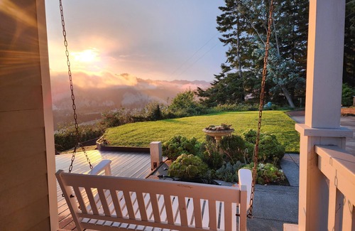 Rio Dell House | Private Hilltop House with Amazing Views! Close to Ave. of the Giants/State Park