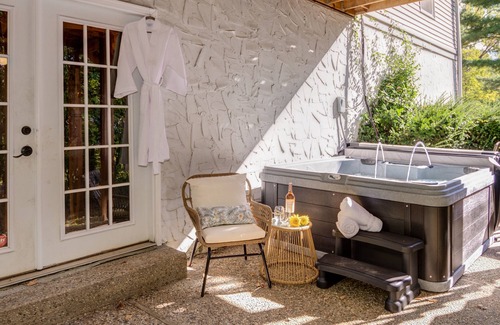 Prospect House | Private Home, Hot Tub near the Ohio River, Kentucky Derby, Bourbon Trail