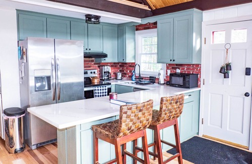 Bridgewater House | Private Home, King Bed, Beach Access, Fire Pit