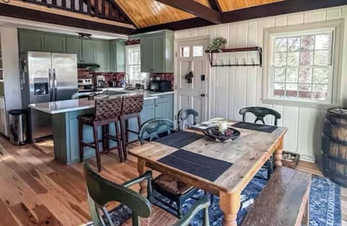 Bridgewater House | Private Home, King Bed, Beach Access, Fire Pit