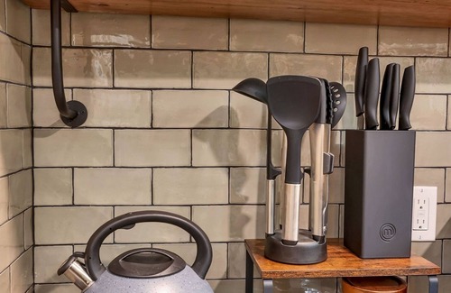 New Meadows Cottage | Private Hot Spring | Off Grid | River | Brundage