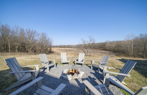 Grove House | Private Hot Tub 20 Acres King Beds Firepit Views