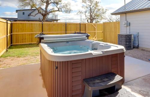 Baird House | Private Hot Tub and Pickleball Court Baird Home!