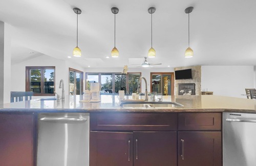 Dillon House | Private Hot Tub, Beautiful Views, 208 Tenderfoot