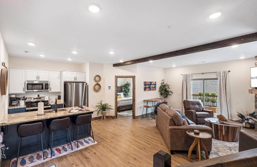 Branson House | Private Hot Tub Deck Space Water View Near Table Rock Lake Free Attraction Tickets