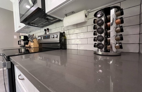 Allendale Area House | Private Hot Tub, Home Theater, Pool Table!