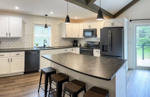 Fort Littleton House | Private + Hot Tub + Kids Toy Loft + Pool Table