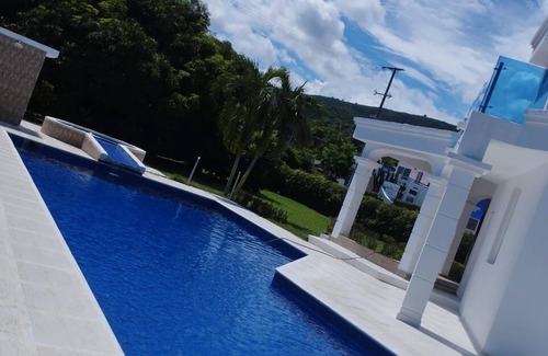 Ricaurte House | Private house in Tierra Caliente, near Bogotá, condominium near Girardot.