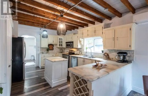 Clifton Royal House | Private house/large hottub/sauna & optional "Adult/Red room"