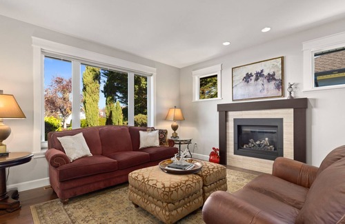 Sidney House | Private House Rental! Classic, Elegant, Comforting