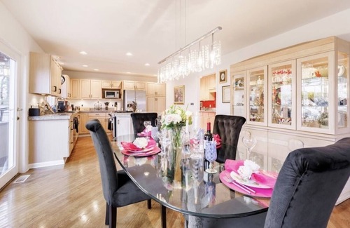 Westside House | Private house with city and lake views- close to everything