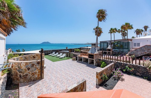 Corralejo Villa | Private, independent villa on the first line, terrace and tranquilityn