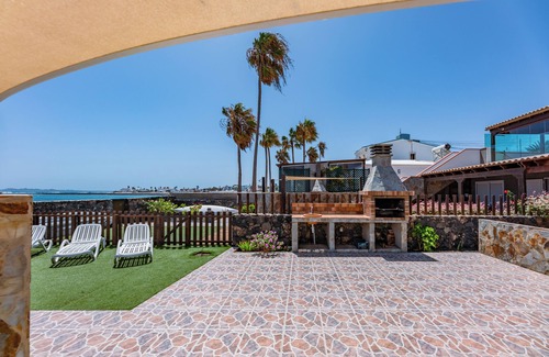 Corralejo Villa | Private, independent villa on the first line, terrace and tranquilityn