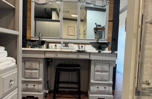 Lewisburg Cabin | Private Indoor Pool Hot Tub Pool Table 19 Guests