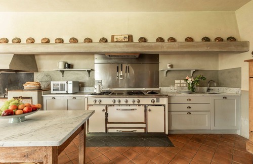 San Casciano dei Bagni Villa | Private Villa with hot tub, A/C, private pool, WIFI, TV, patio, pets allowed, panoramic view