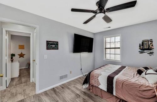 Harvey County House | Private lake resort with beach and UTV park