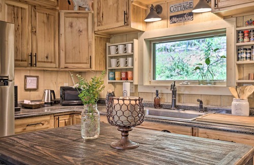Lansing Cottage | Private Lansing Oasis, 8 Miles to Creeper Trail!