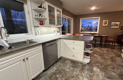 Winfield House | Private large 3-bedroom upstairs suite in enchanting Lake Country house with AC