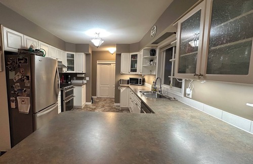 Winfield House | Private large 3-bedroom upstairs suite in enchanting Lake Country house with AC