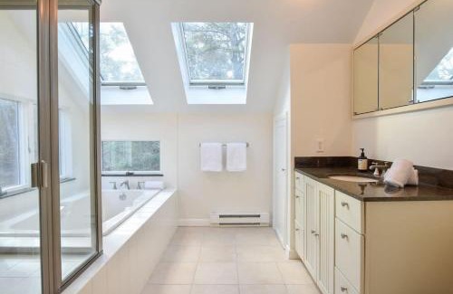 Wellfleet House | Private Location w Guest House