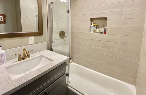 Park Mesa Heights House | Private Los Angeles Spanish Bungalow minutes from SOFI Stadium, Forum, and LAX