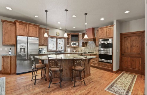 Woodland Park House | Private Lux Mtn Estate*Hot tub*