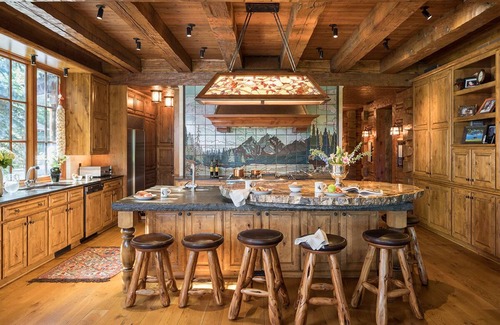 Moose Wilson Road Villa | Private, luxury four-bedroom main house and two-bedroom guest house.