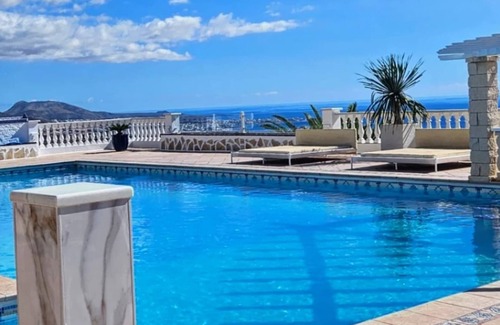 Adeje Villa | Private Luxury villa with Jacuzzi, Beach Bar, Pool