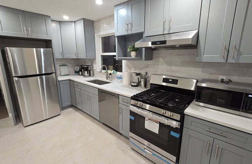 Jersey City Apartment | Private Master Bedroom 3 w Bathroom in Shared Apt - 8 min walk to PATH NYC Train