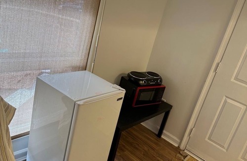 Carbondale Apartment | Private master bedroom apartment with WiFi, AC in charming Carbondale