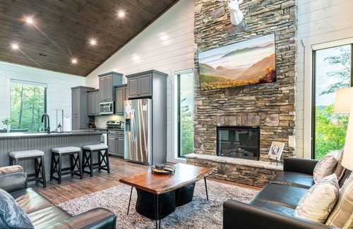 Gatlinburg - Pigeon Forge Cabin | Private modern indoor pool cabin | Dollywood