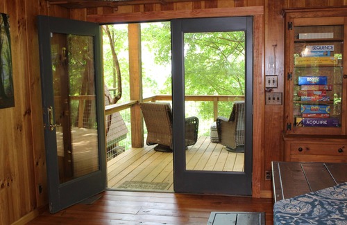 Cleveland Cabin | Private mountain cabin surrounded by Nat'l Forest! Visit wineries, hike the AT!