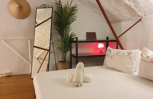 Lipa House | Private Nature Retreat w/Brick Oven & Hiking