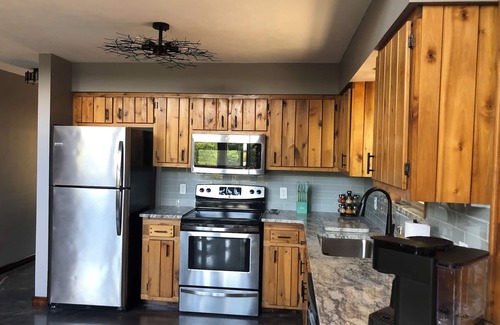 Redstar Cabin | Private New River Gorge getaway. Modern cabin w hot tub, fireplace, WiFi & views