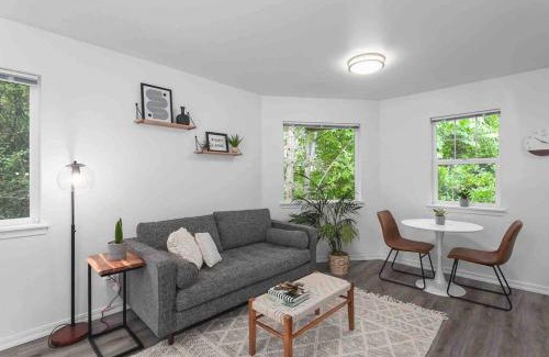 Far Southwest Apartment | Private Newly Renovated Studio w private Parking!