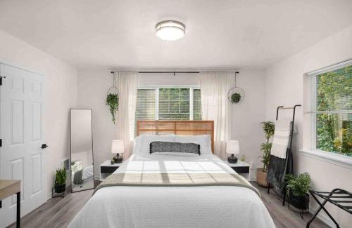 Far Southwest Apartment | Private Newly Renovated Studio w private Parking!